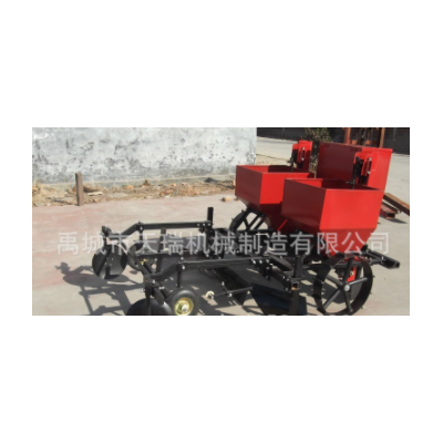 大量供應優質高效土豆施肥種植機 同步實現施肥覆膜打藥 出口產品