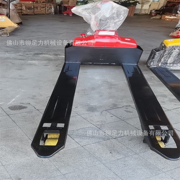 供應(yīng)1.5噸電動式搬運叉車與2噸蓄電池鋰電款的電動搬運車價格