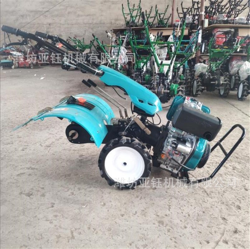 四驅(qū)微耕機(jī)24