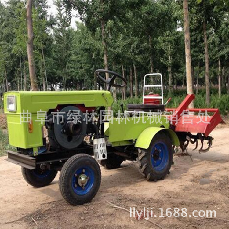 四輪拖拉機