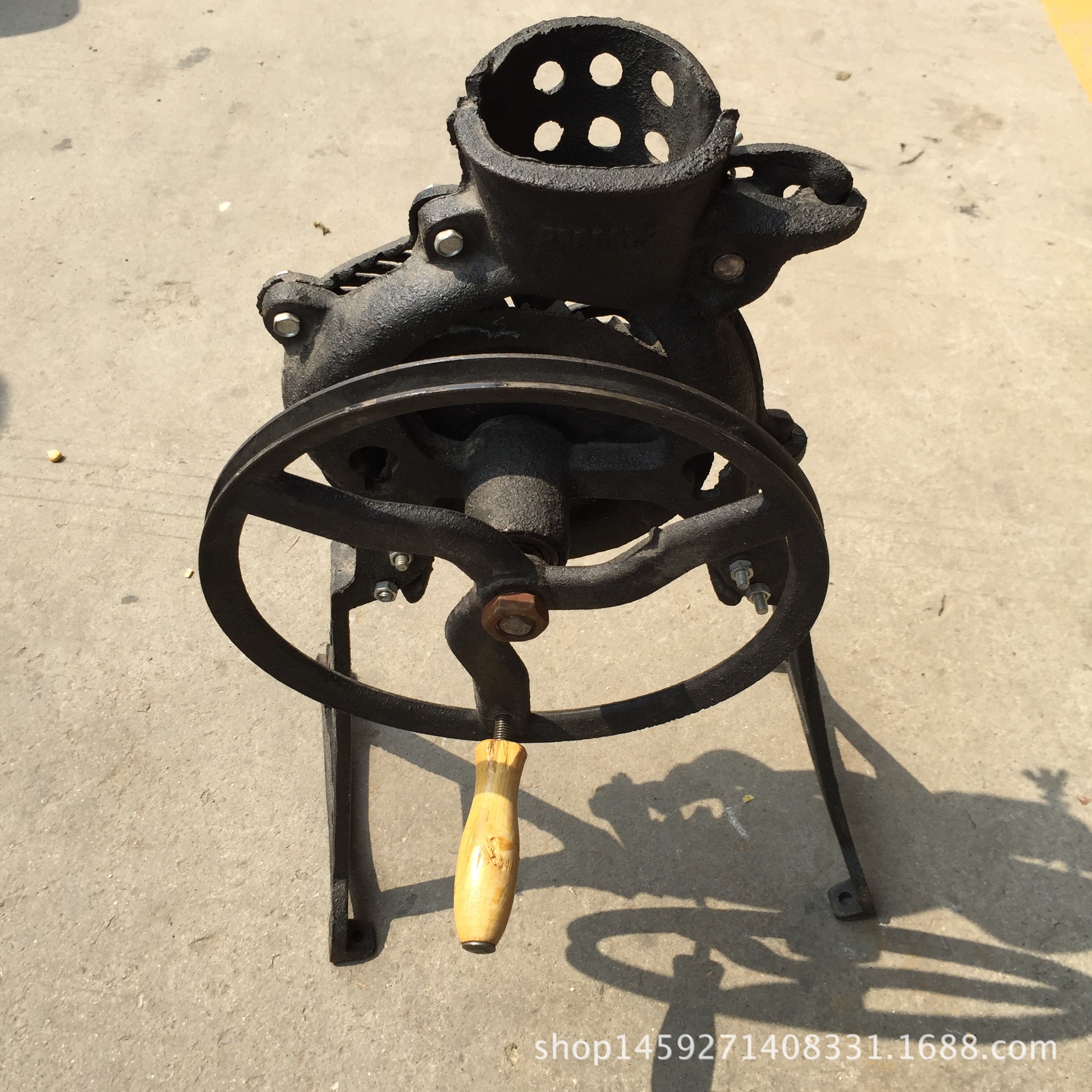 手動(dòng)鑄鐵玉米脫粒機(jī)