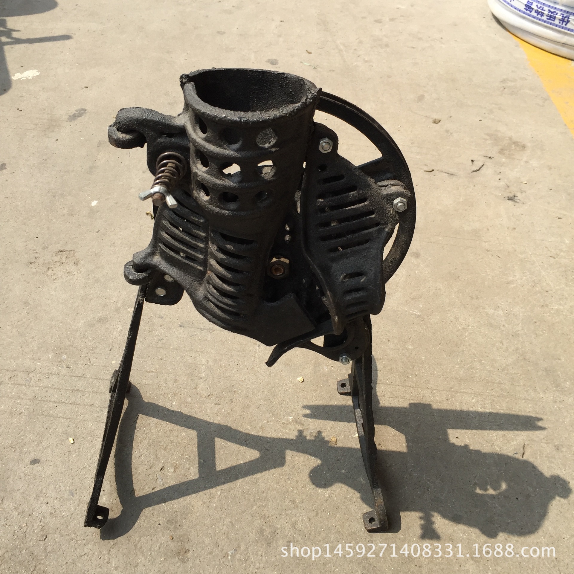 手動(dòng)鑄鐵玉米脫粒機(jī)