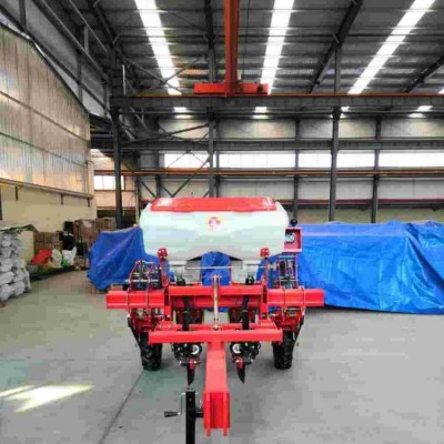 免耕播種機使用機械代替原來的人工播種施肥耕地一步完成