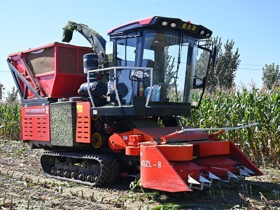 金九源履帶式青儲(chǔ)機(jī)