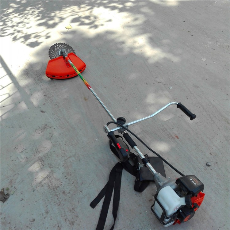 廠家直供背負(fù)式割草除草機(jī) 農(nóng)田除草鋤地機(jī) 割灌機(jī)