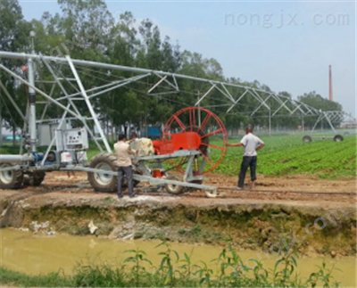 平移式噴灌機
